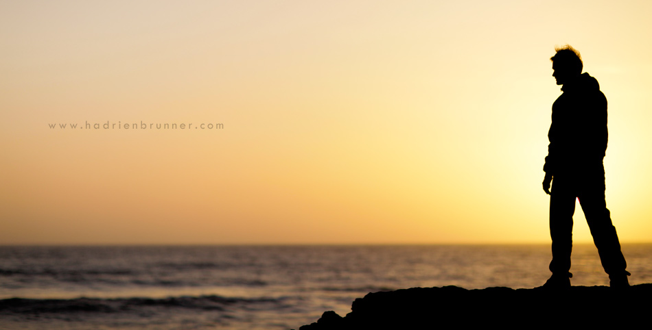 photographe-guerande-portrait-mer-homme-contre-jour