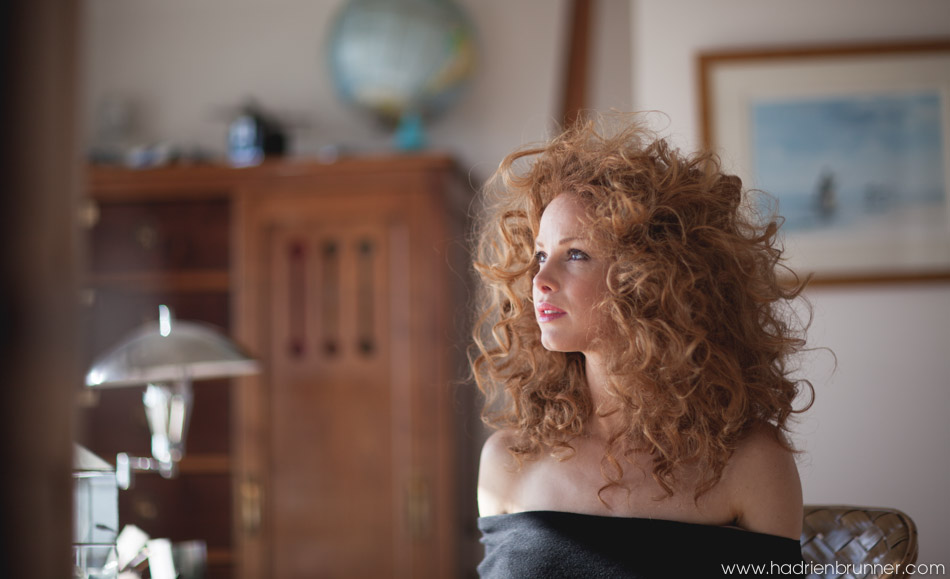 photographe-mode-femme-rousse-lumiere-naturelle